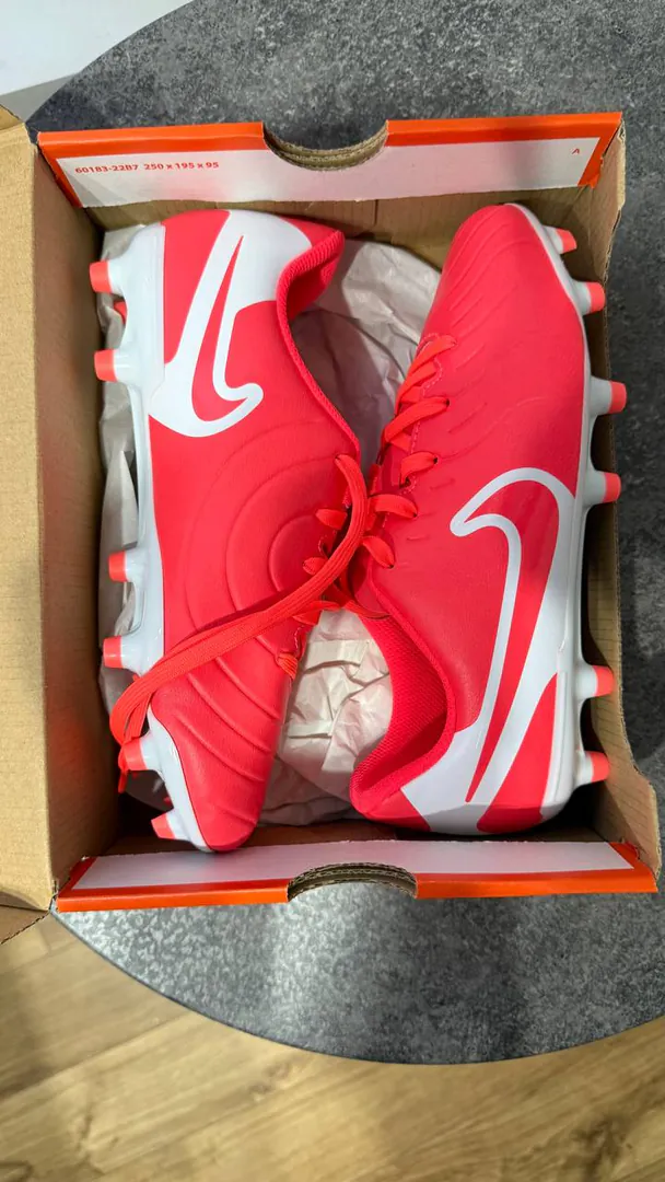Футбольные бутсы Nike JR Legend 10 Club EU 36,5 — фото 1