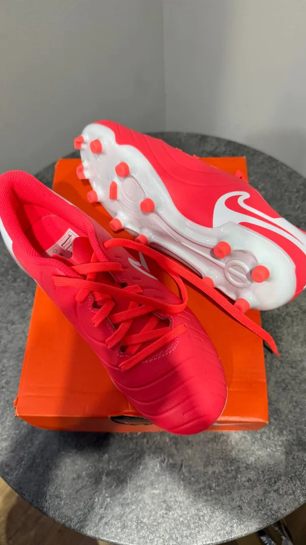 Футбольные бутсы Nike JR Legend 10 Club EU 36,5 — фото 2