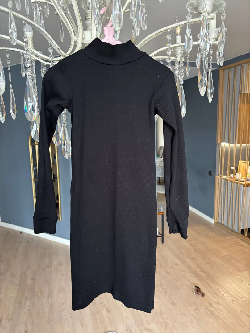 Black children's dress with straps, size 134 — photo 1