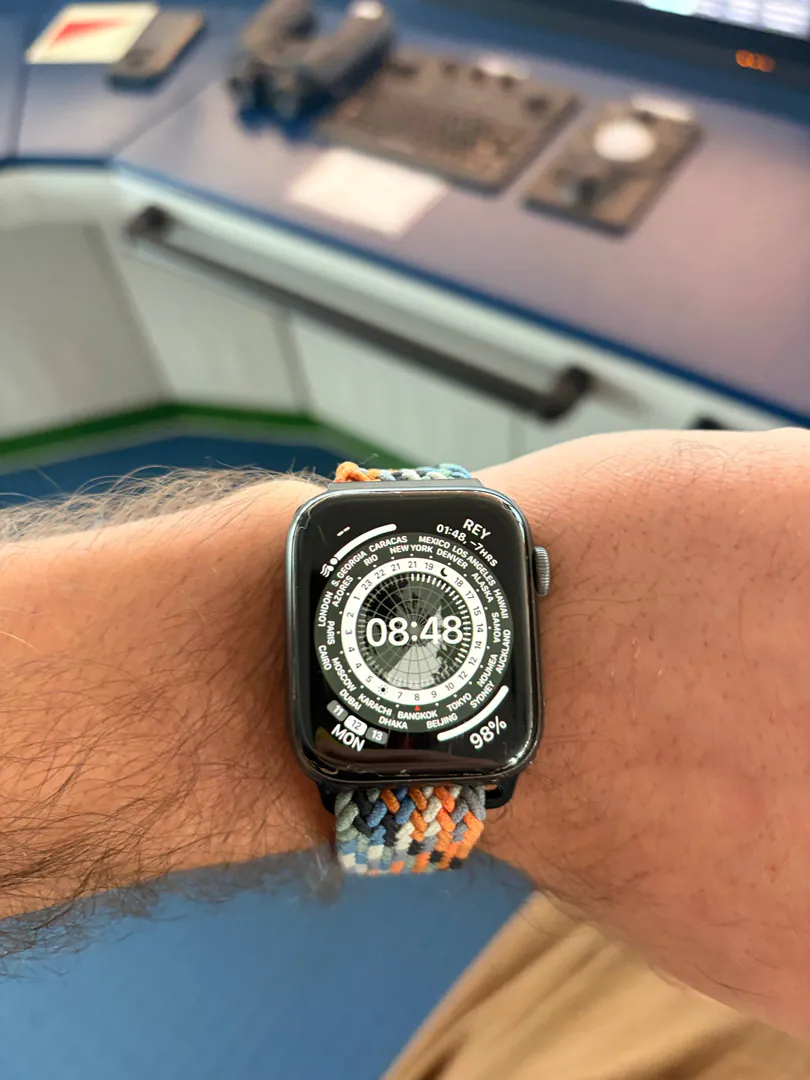 iPhone 17 256 GB + Apple Watch Series 8 32 GB — photo 1