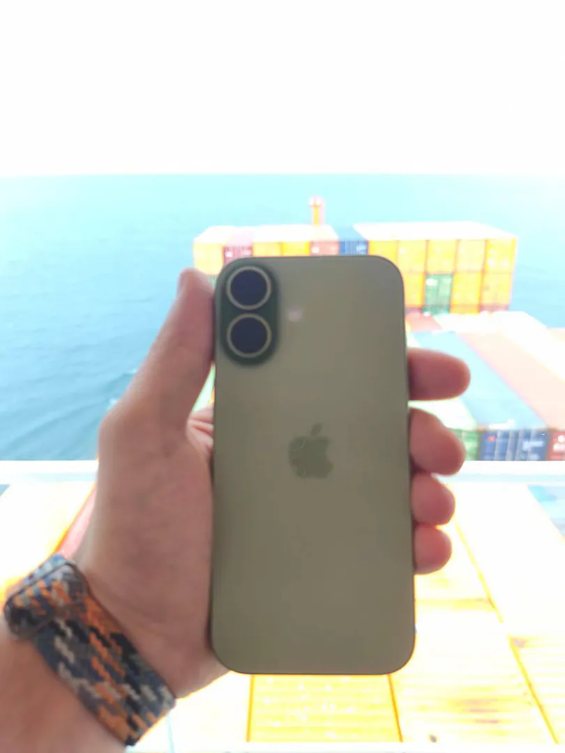 iPhone 17 256 GB + Apple Watch Series 8 32 GB — photo 2
