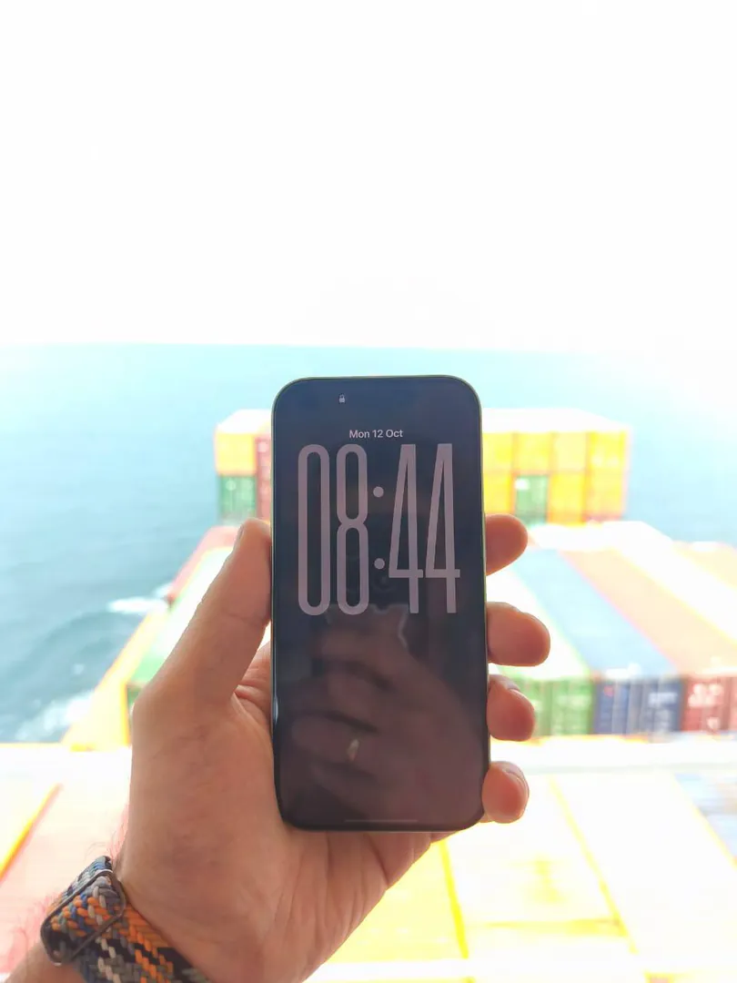 iPhone 17 256 GB + Apple Watch Series 8 32 GB — photo 3