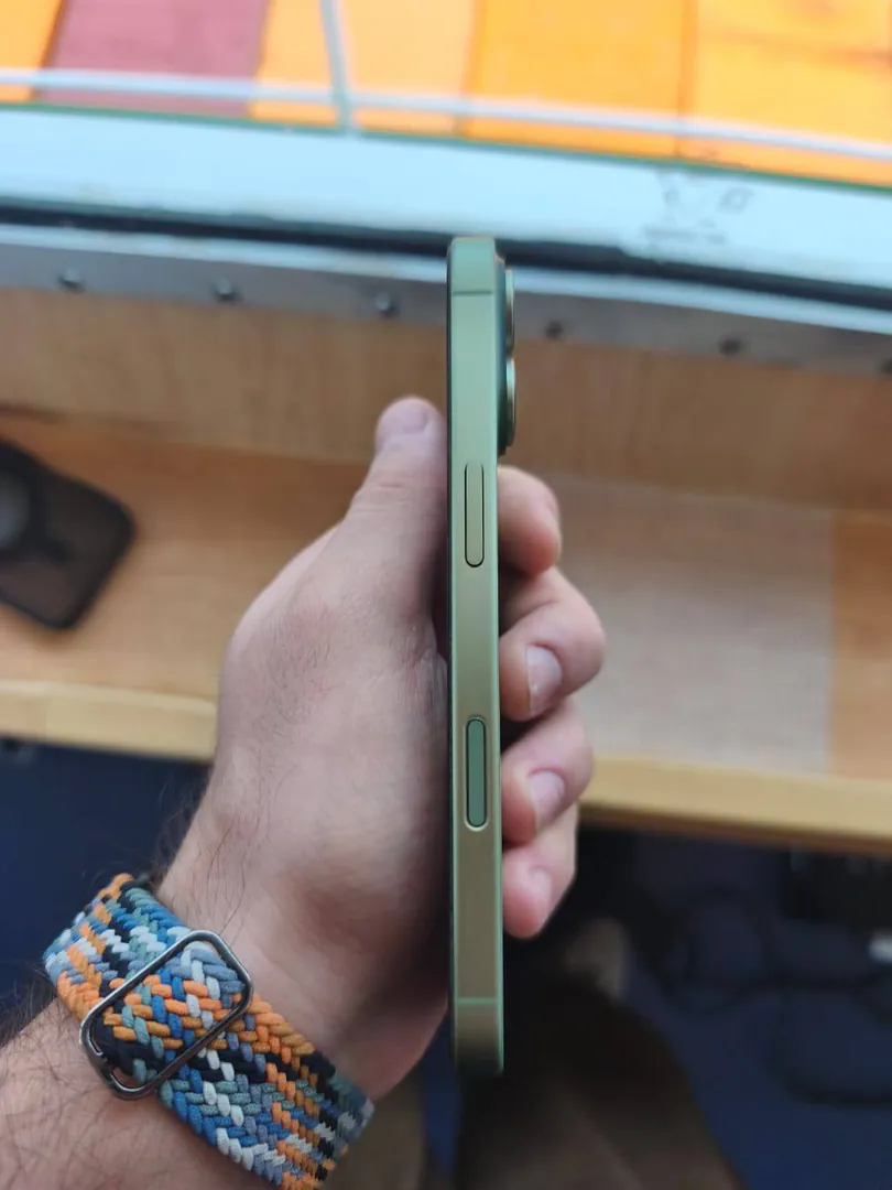 iPhone 17 256 GB + Apple Watch Series 8 32 GB — photo 4
