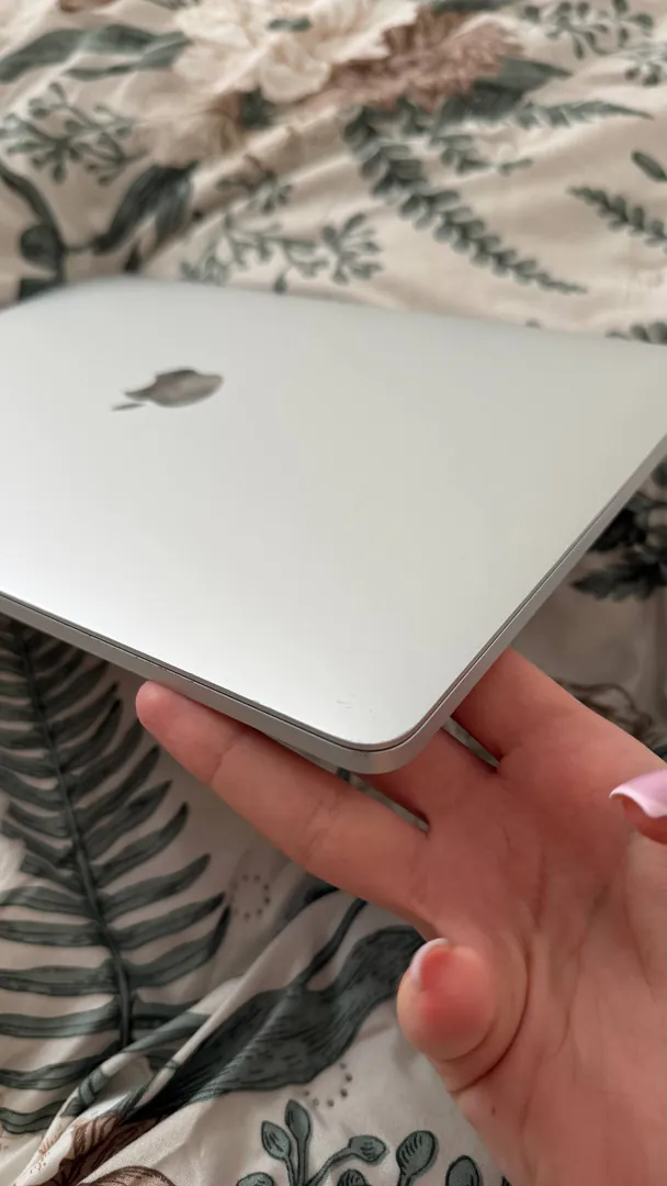 Apple MacBook Pro 13 M1 2020 Touch Bar 8 GB 256 GB — ფოტო 4