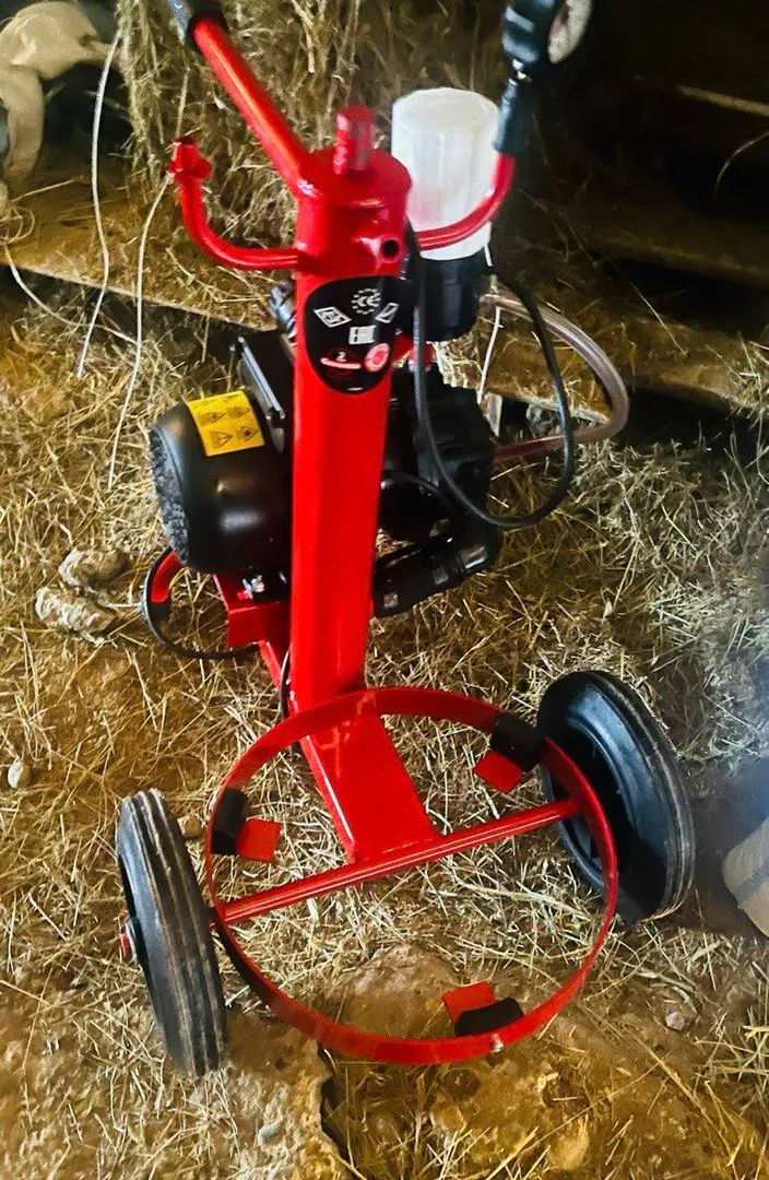 Melasty milking machine for cows — photo 4