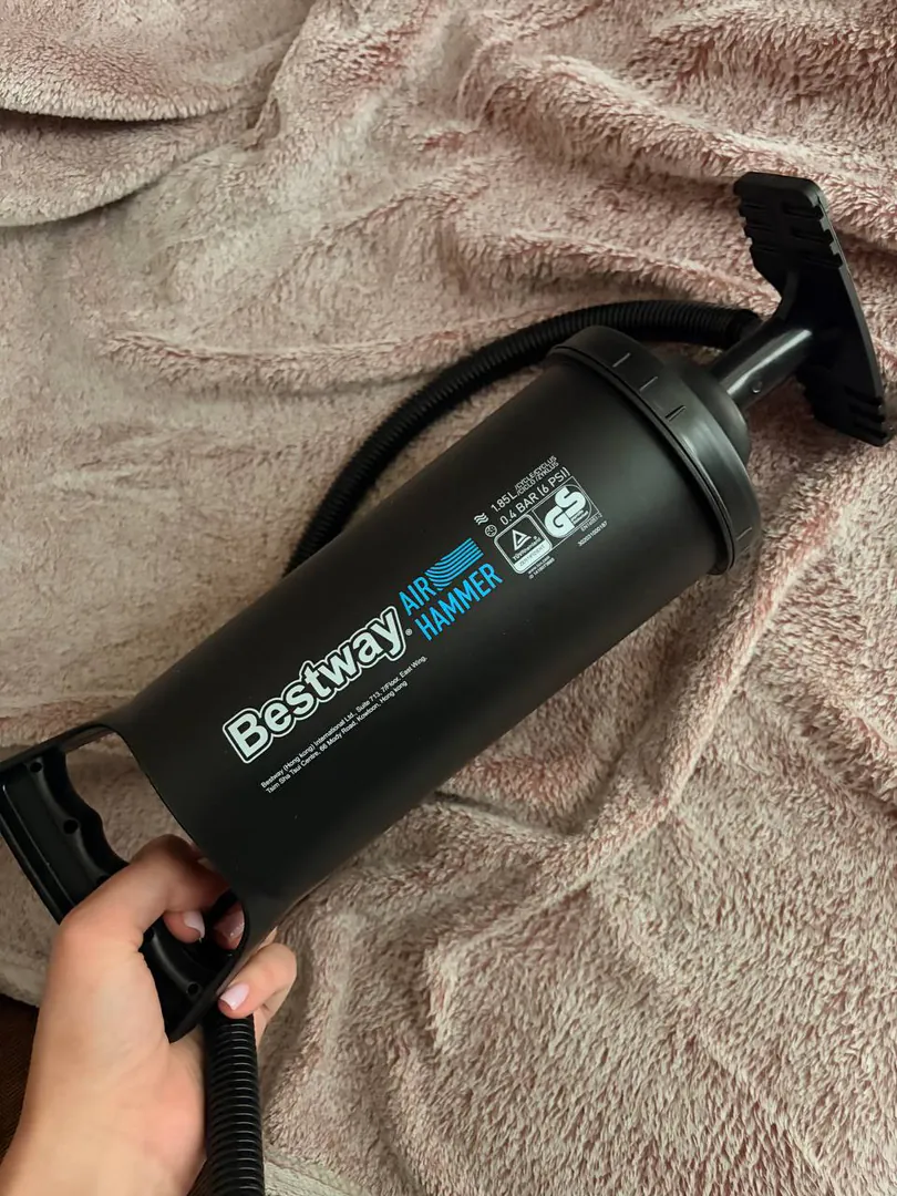 Bestway double air mattress with manual pump — photo 1