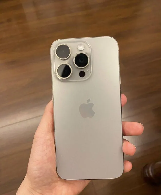 iPhone 15 Pro Max 256GB — photo 2