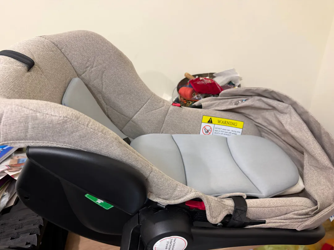Car seat — photo 2