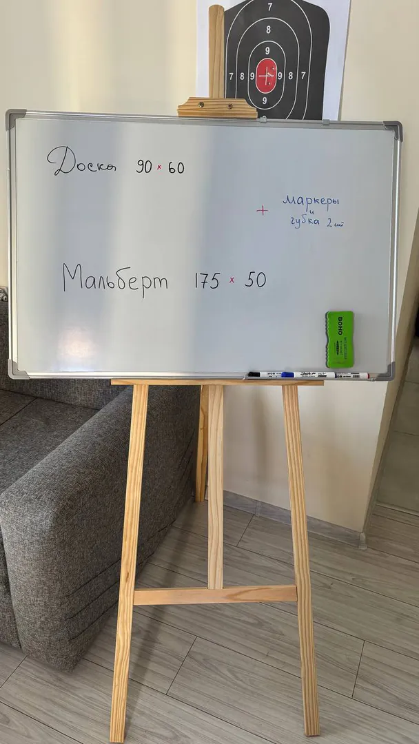 Easel and board — photo 1