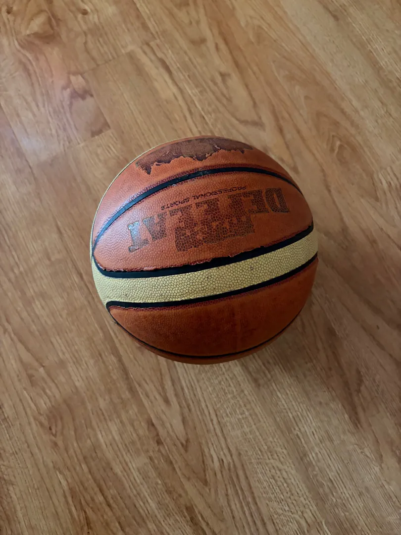 Basketball ball — photo 1