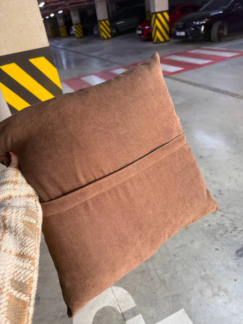 Three brown decorative pillows — photo 1