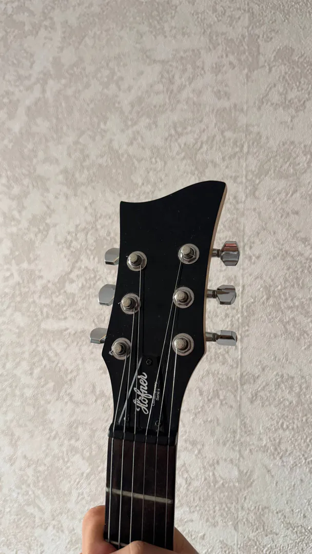Höfner Shorty compact electric guitar red — photo 2