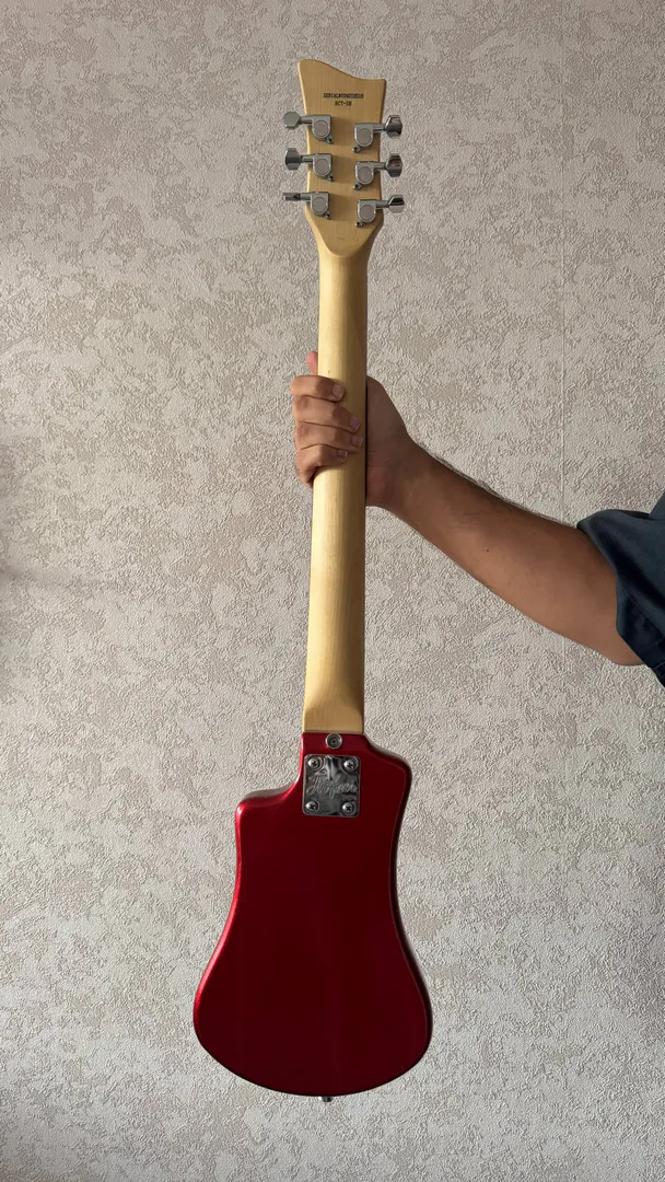 Höfner Shorty compact electric guitar red — photo 3