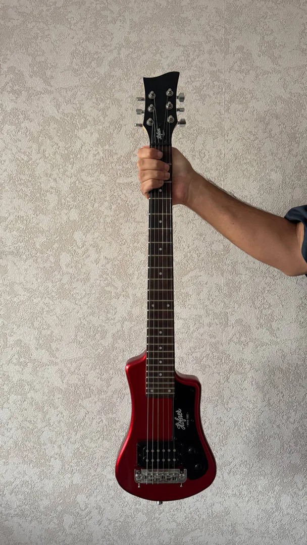 Höfner Shorty compact electric guitar red — photo 5