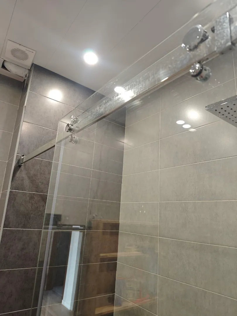 Shower partition with door — photo 1