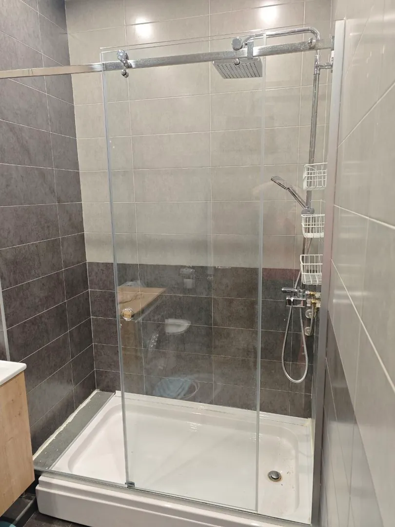 Shower partition with door — photo 2