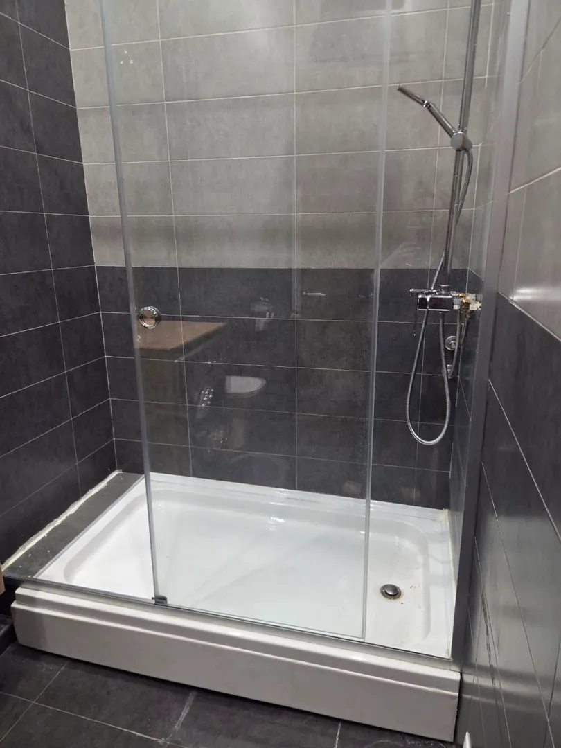 Shower partition with door — photo 4