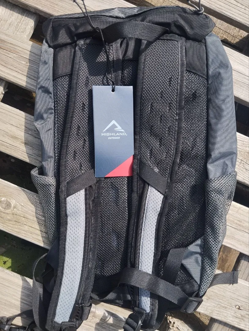 Highland outdoor Peak 16 backpack — photo 1