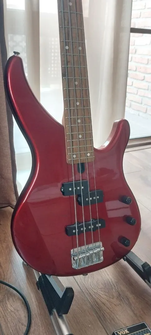 Yamaha TRBX174 bass guitar with Vox amPlug 2 Bass and stand — photo 4
