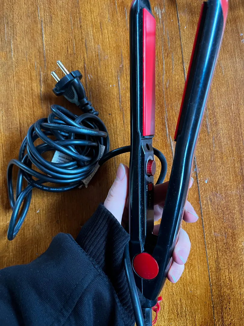 Hair straightener — photo 1
