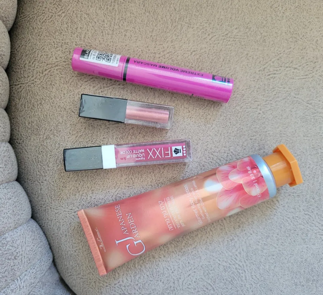 Cosmetics — photo 1