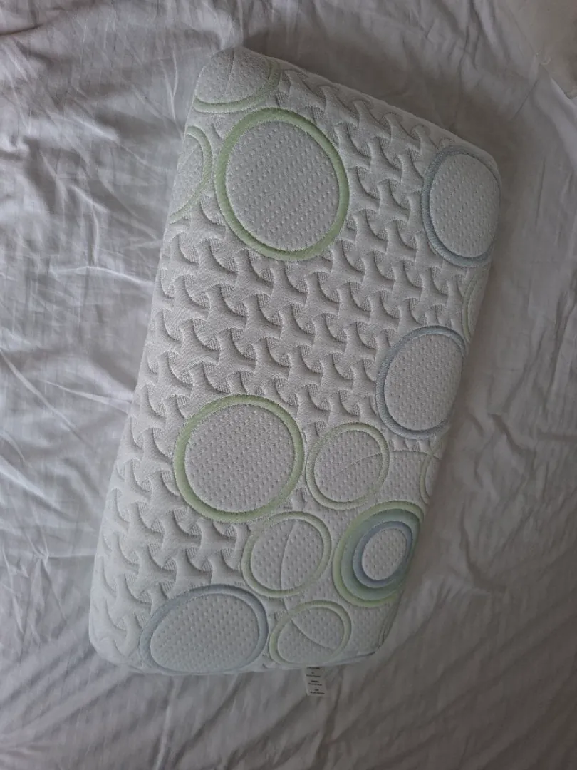 Orthopedic memory foam pillow — photo 4