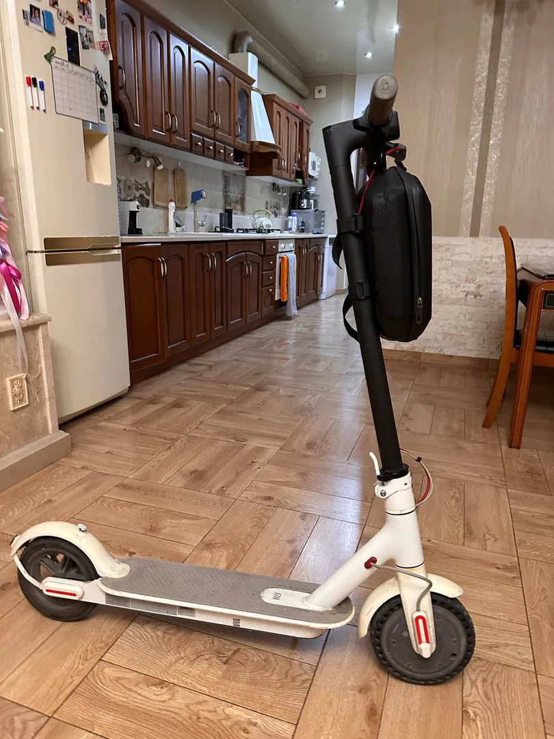 Electric scooter Xiaomi Mi Electric Scooter M365 — photo 2