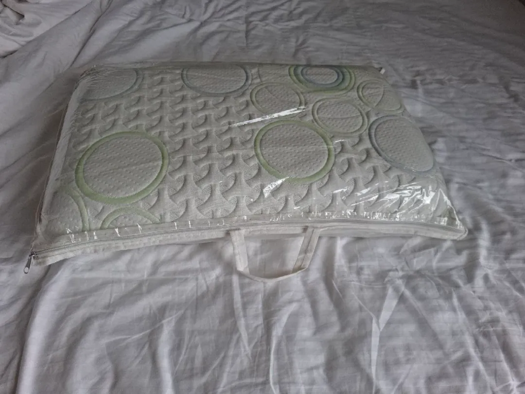 Orthopedic memory foam pillow — photo 6