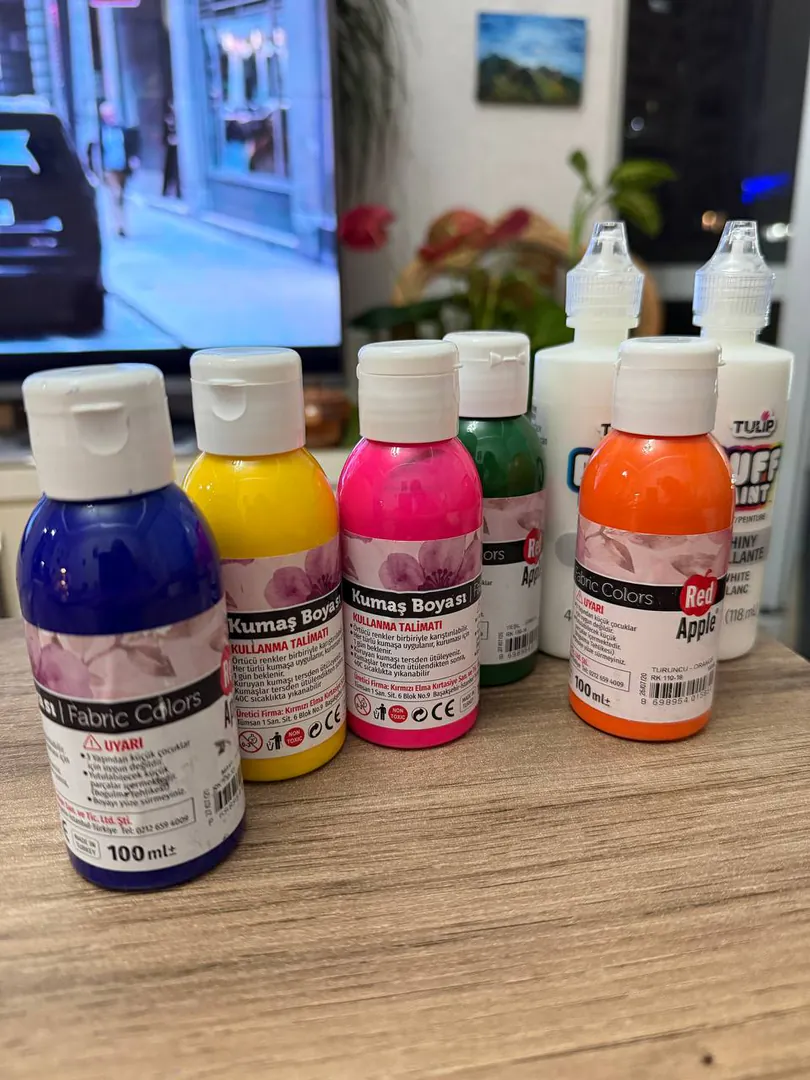 Fabric paint set with Tulip Puff Paint — Craft materials and tools ...