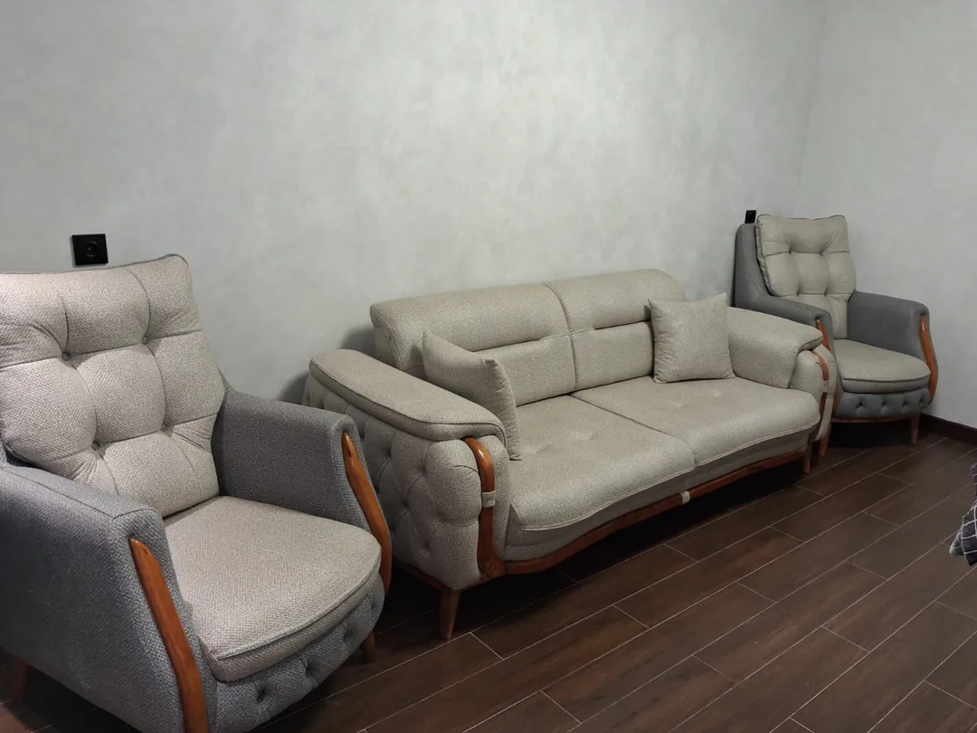 Sofa and two armchairs — photo 1