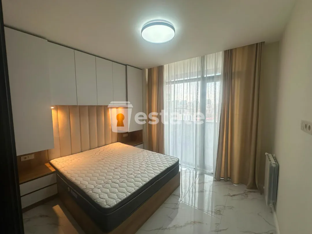 Spacious studio for rent on Heroes Alley — photo 1
