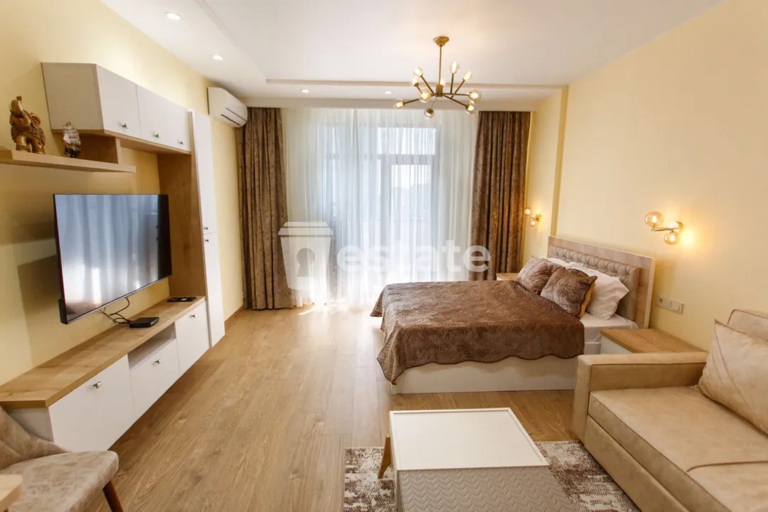 Selling a spacious studio on Heroes Alley — photo 1