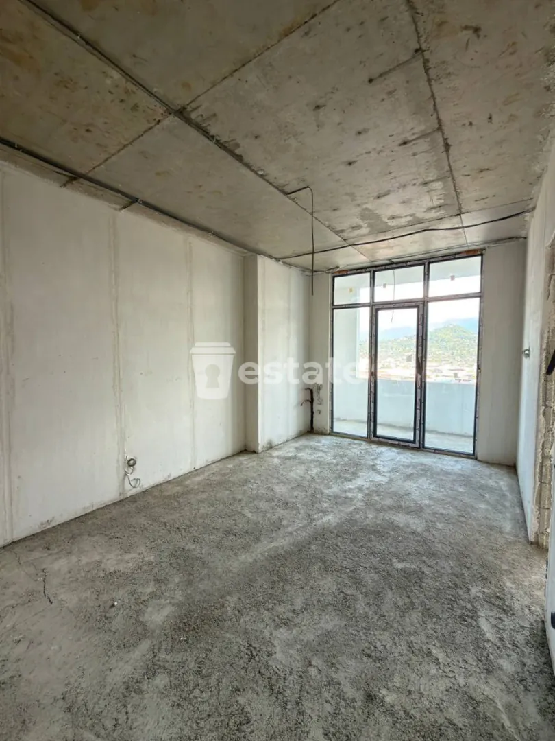 Selling white frame (1+1) near Heroes Alley — photo 3