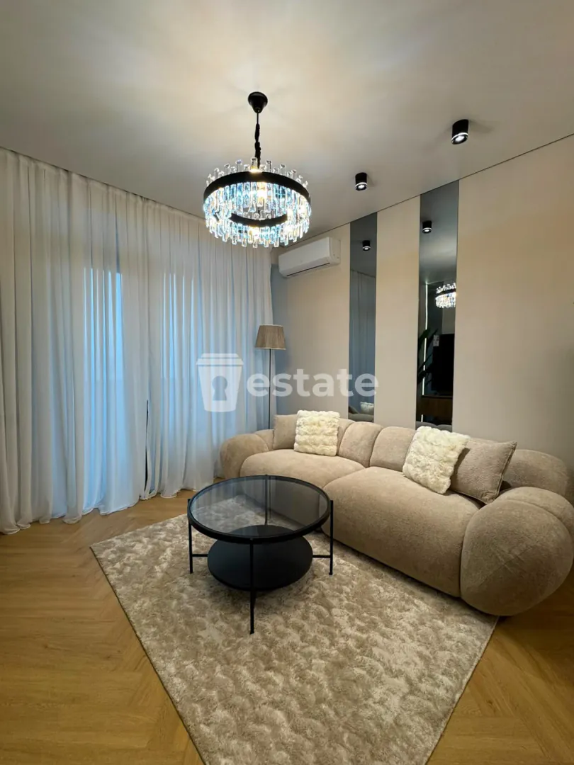 Selling a stylish 2+1 apartment on Heroes Alley — photo 1
