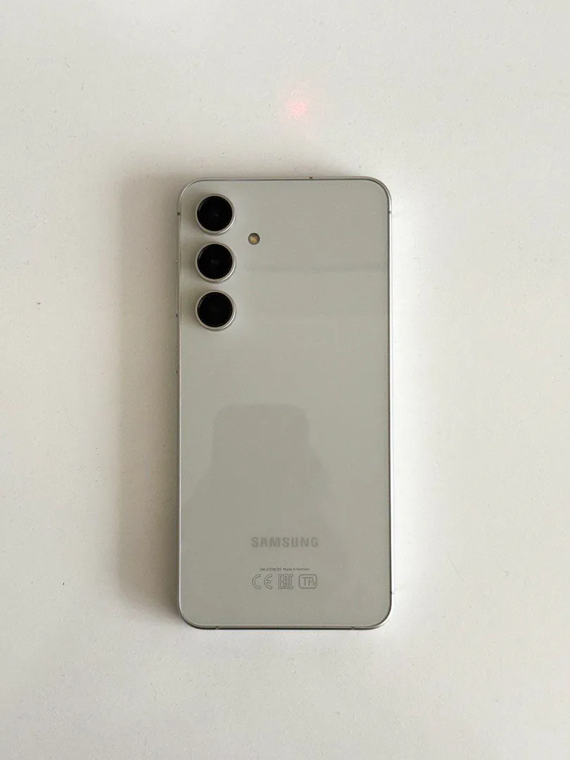 Samsung Galaxy 24 FE — ფოტო 1