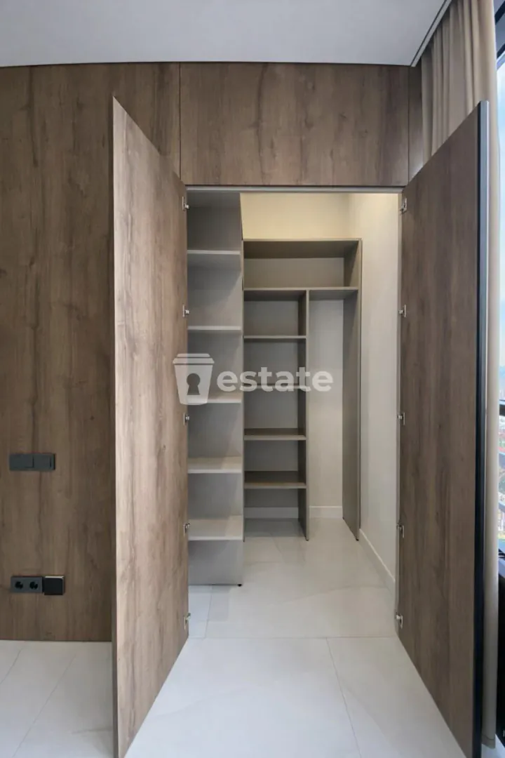 Selling a spacious 4+1 on Heroes Alley — photo 7