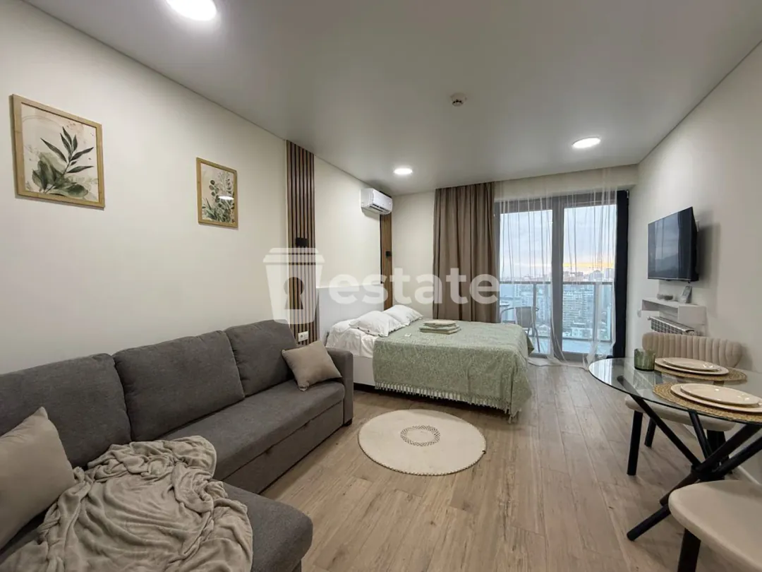 Selling a modern studio on Heroes Alley — photo 1
