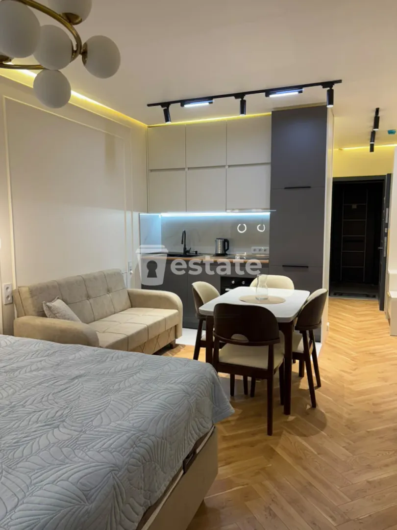 Stylish studio for rent on Heroes Alley — photo 3