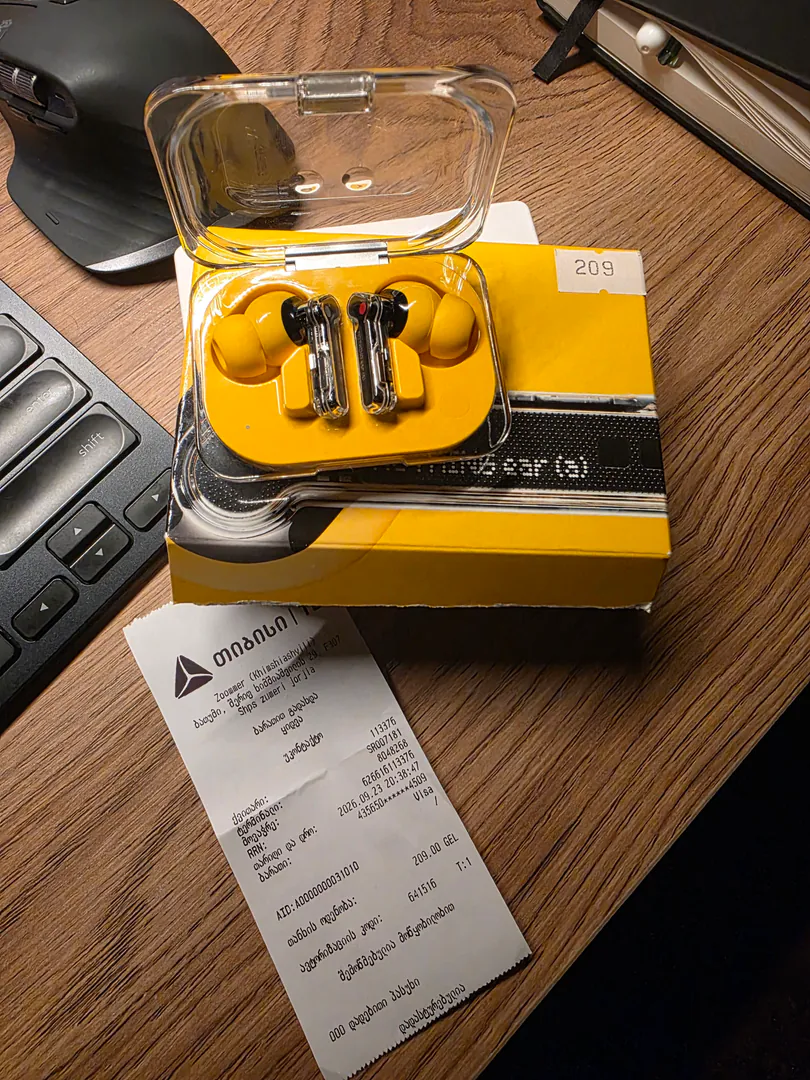 Headphones — photo 1