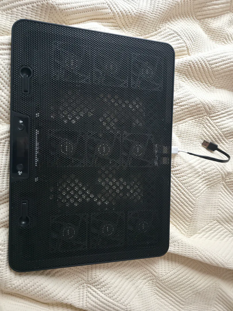 Laptop stand — photo 1