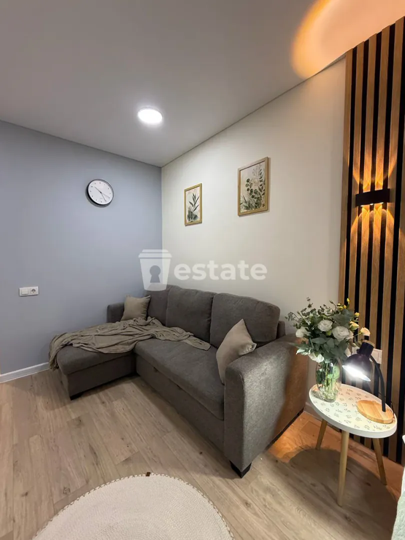Selling a modern studio on Heroes Alley — photo 5