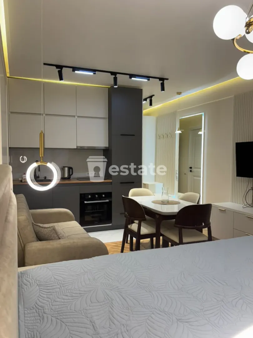 Stylish studio for rent on Heroes Alley — photo 4