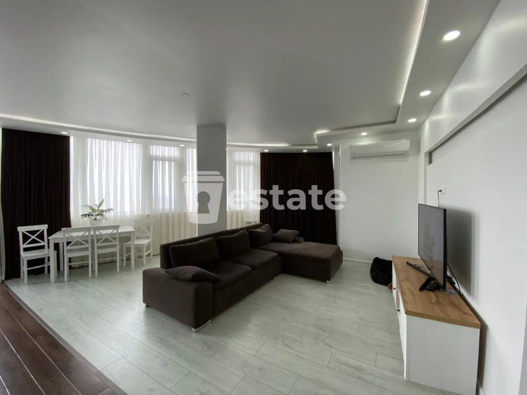 Selling spacious 1+1 near Grand Mall — photo 1