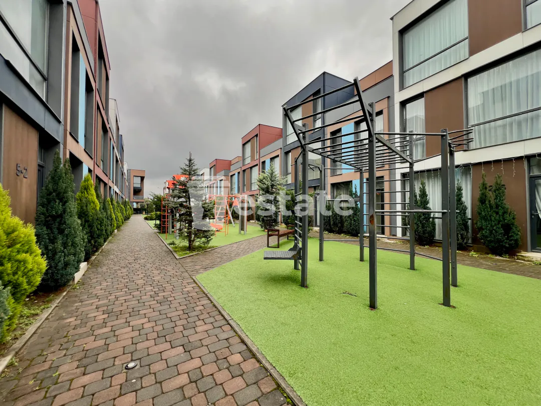 Selling black frame in Polo Villas — photo 4