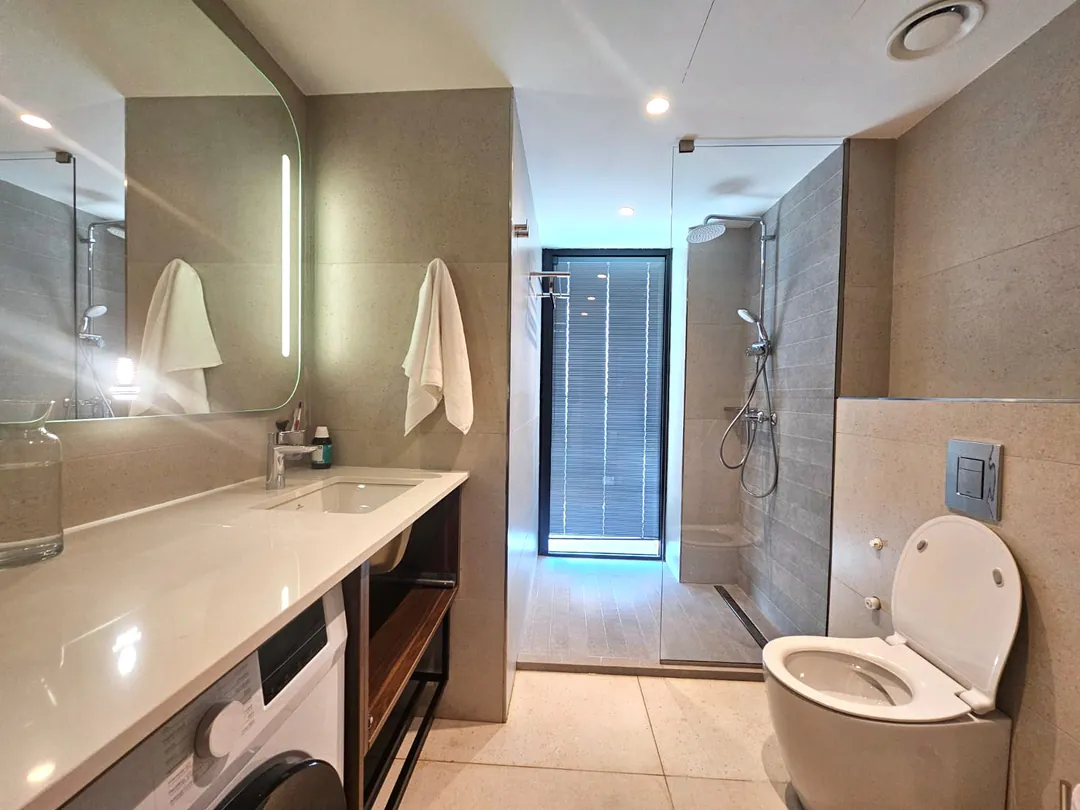 Renting out an elite apartment on the first line in Batumi — photo 6