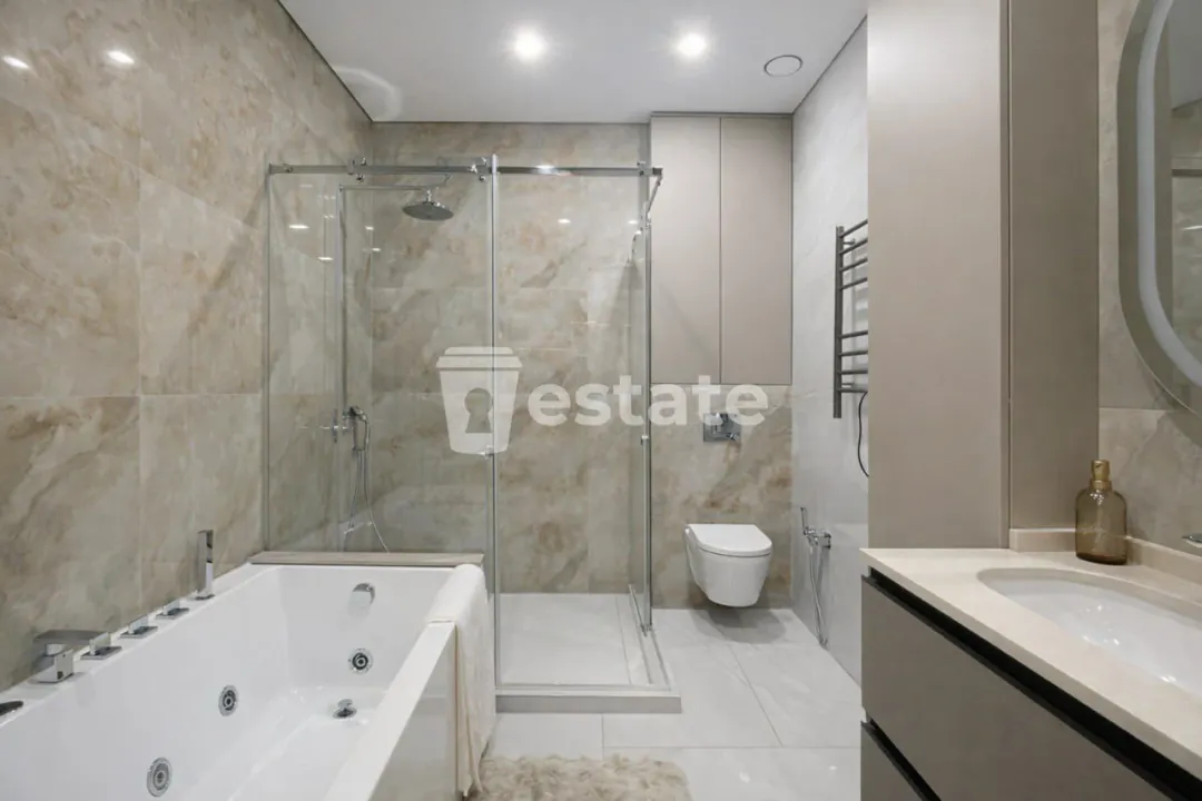 Selling a spacious 4+1 on Heroes Alley — photo 8