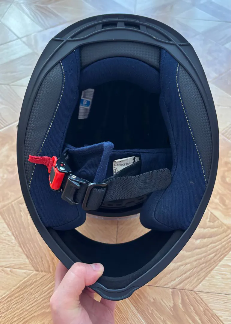 Motorcycle helmet — photo 6