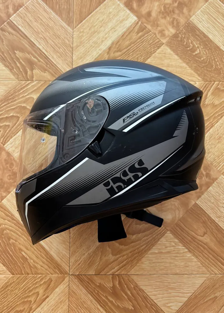 Motorcycle helmet — photo 2