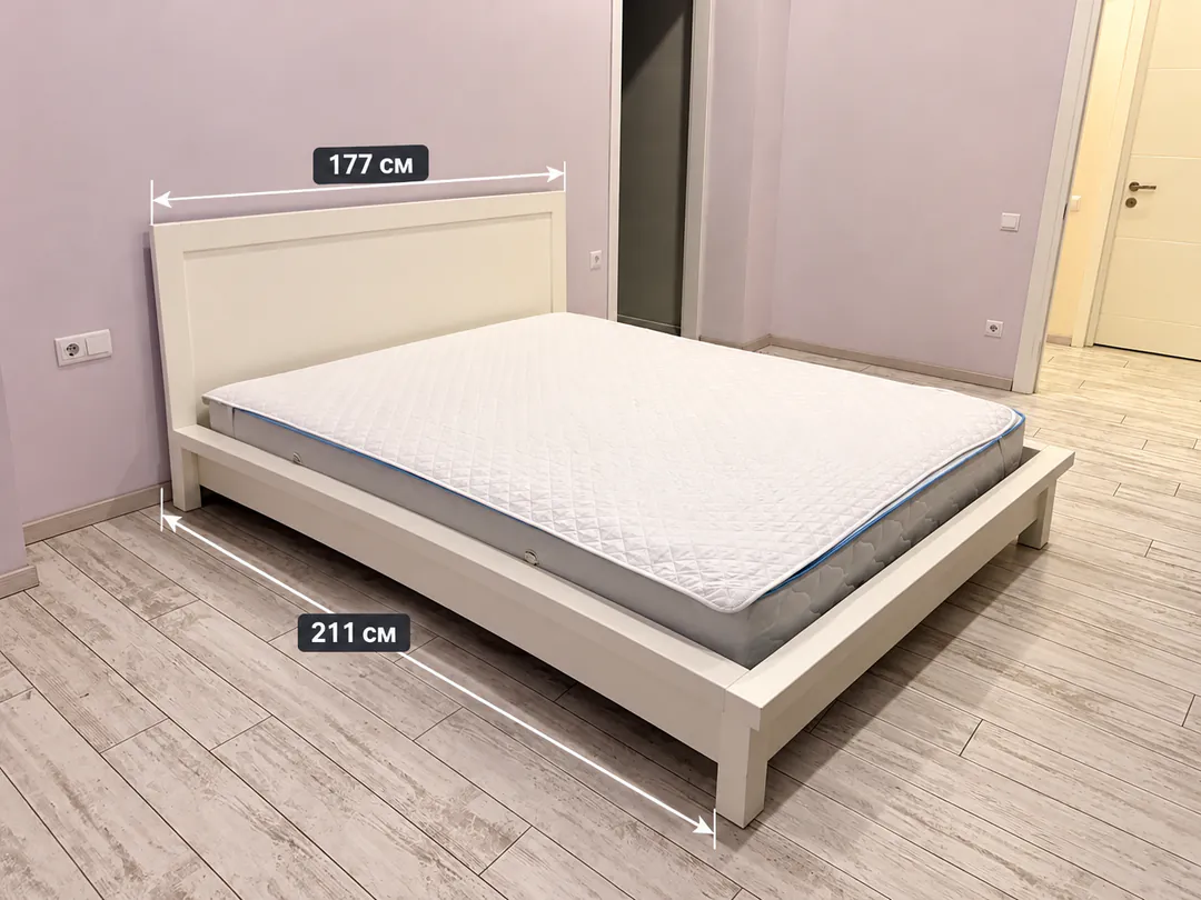 Bed with mattress — photo 1