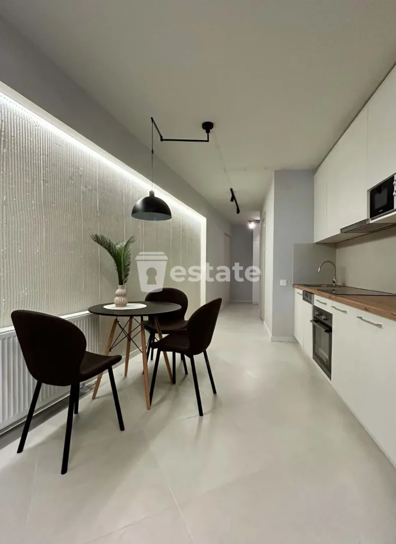 Selling a large studio in Elt quarter — photo 5
